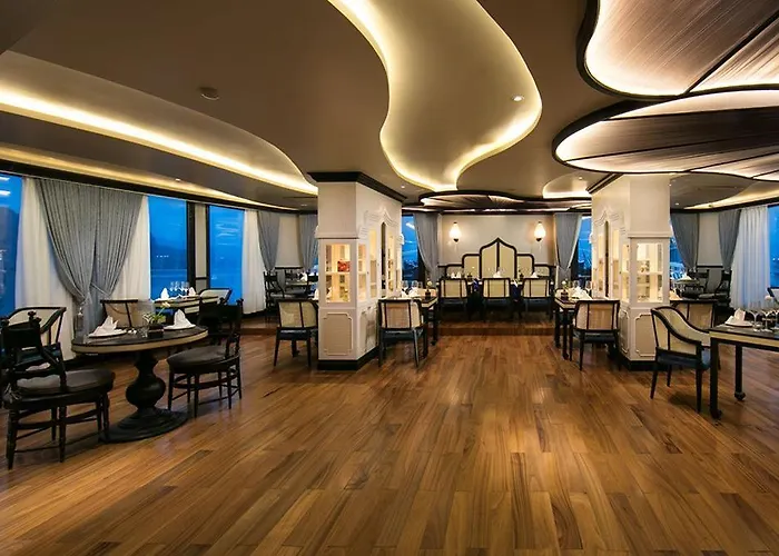 Lapinta Boutique Cruises  4*